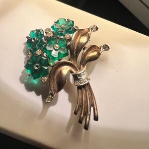 trifari pat pendant brooch emerald green flowers